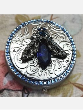 Swarovski Sapphire Blue Faceted Stones Insect Pillcase Pill Case Box Brand New